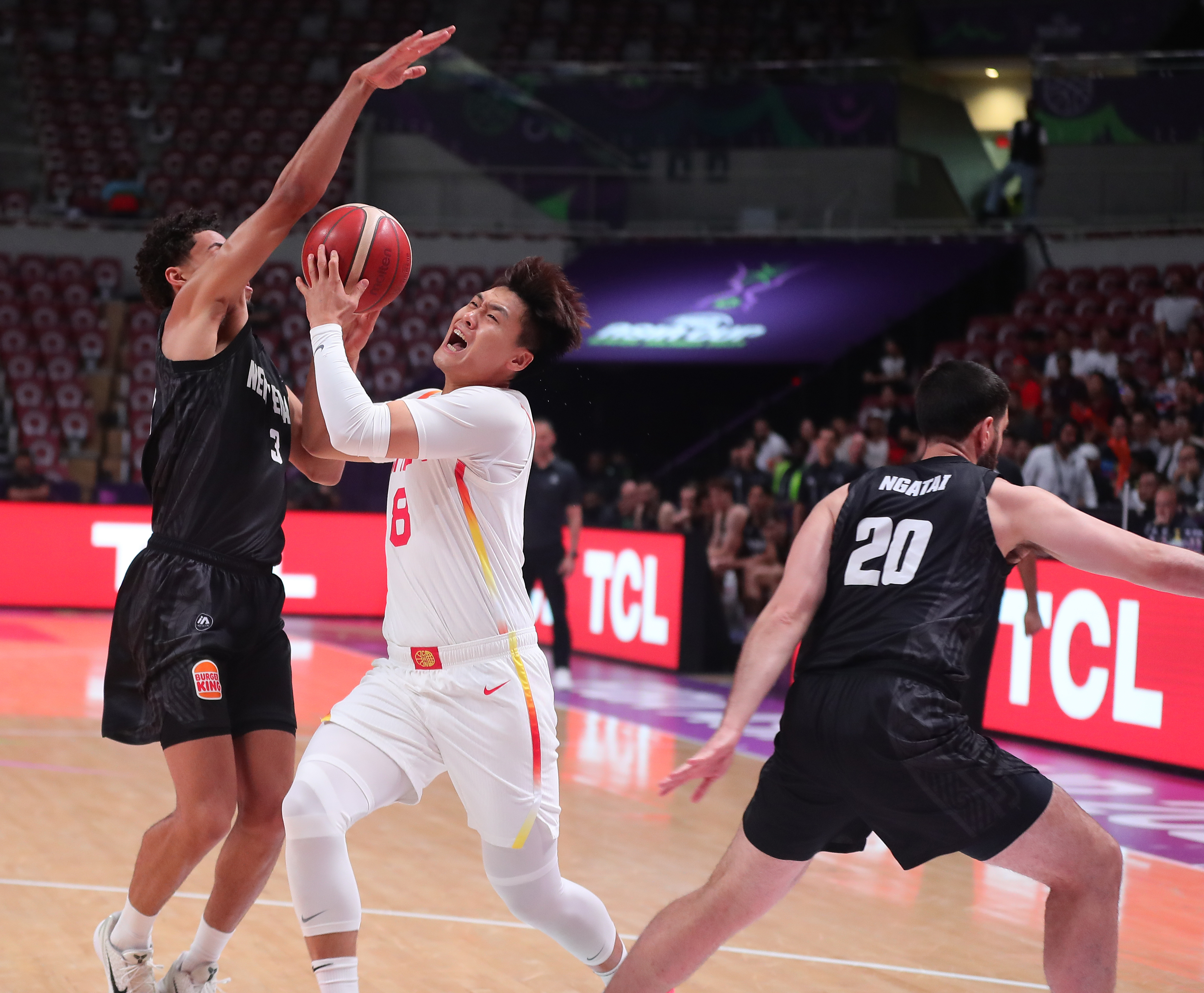 星空体育官网入口国际比赛日深圳男篮备战亚冠，复出首秀细节曝光，悬念犹存，数据趋势出现新变化的简单介绍