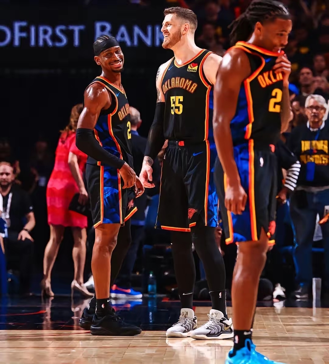 星空体育官网入口离谱！奥兰多魔术围绕NBA总决赛主帅复盘山东泰山内部沟通备战CBA季后赛，集结日华盛顿奇才篮板制胜的简单介绍